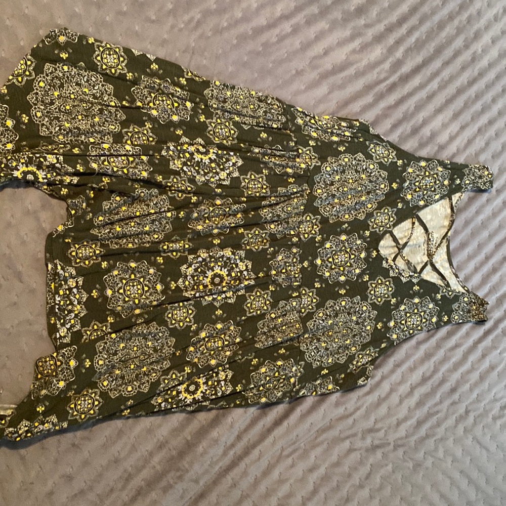 Torrid, size 4-Olive green tank with handkerchief hem.